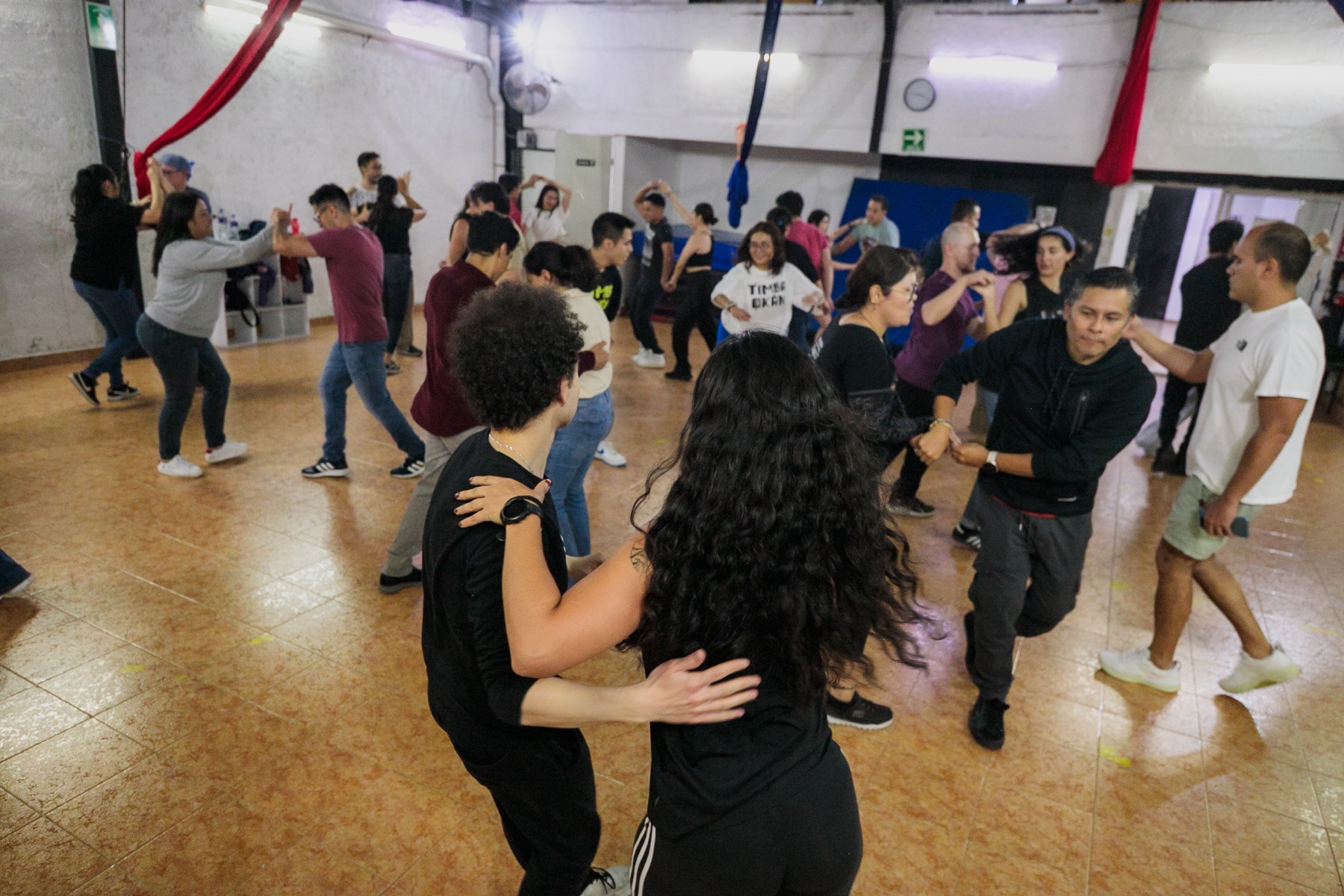 Clases y comunidad en Azúcar Dance Studio