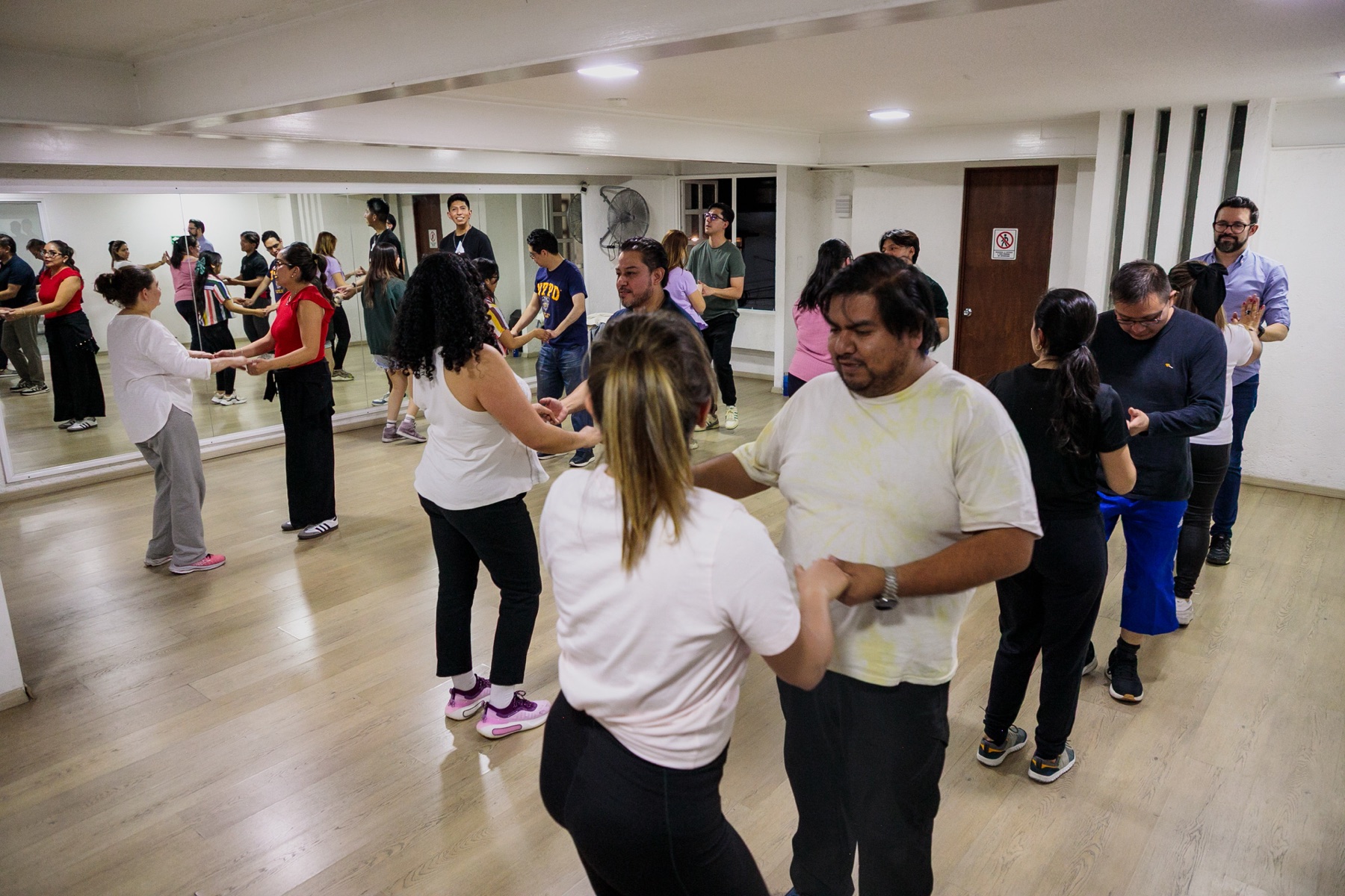 Clases y comunidad en Azúcar Dance Studio