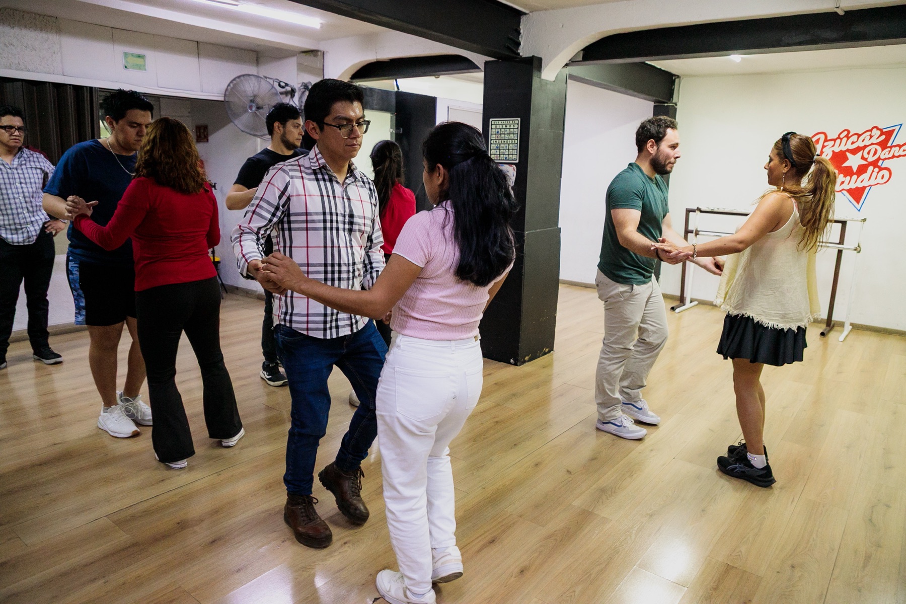 Clases y comunidad en Azúcar Dance Studio