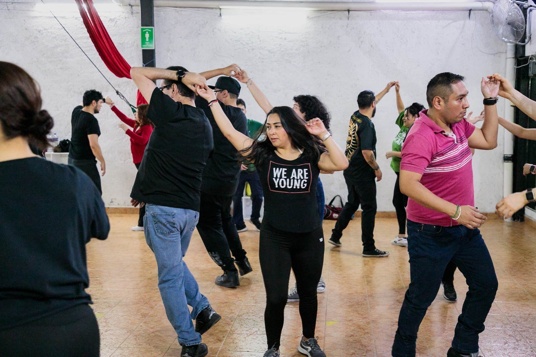 Clases y comunidad en Azúcar Dance Studio