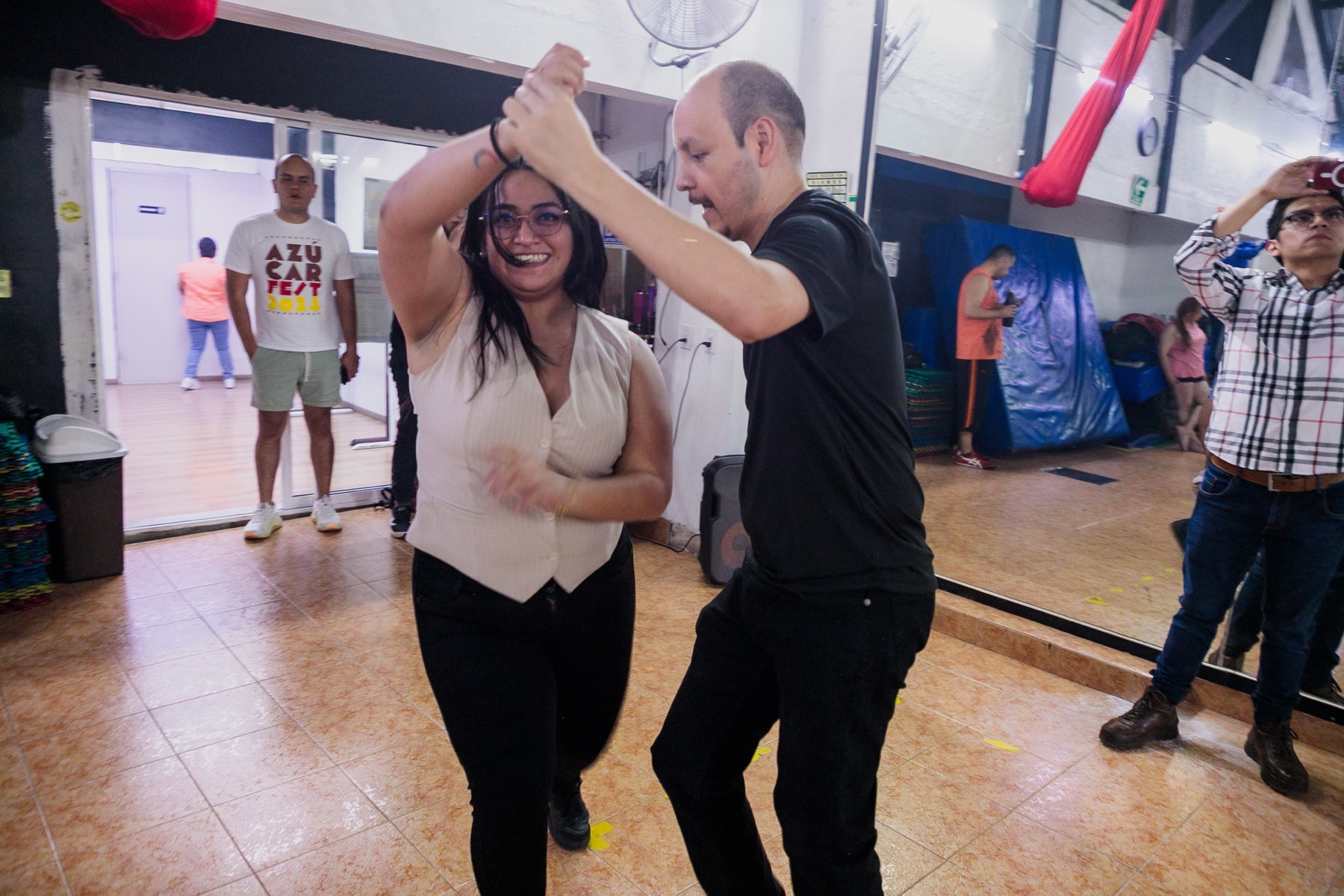 Clases y comunidad en Azúcar Dance Studio