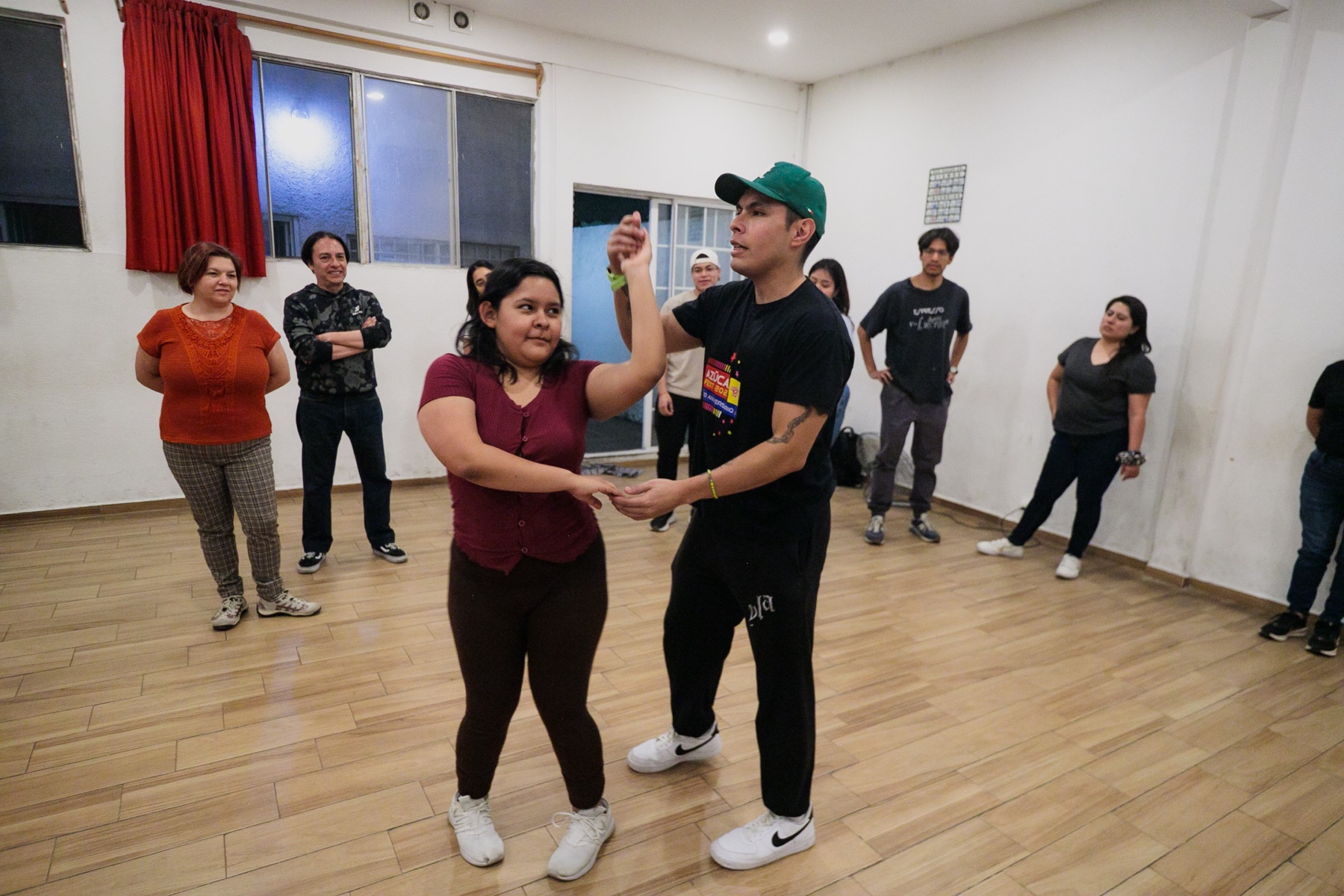 Clases y comunidad en Azúcar Dance Studio