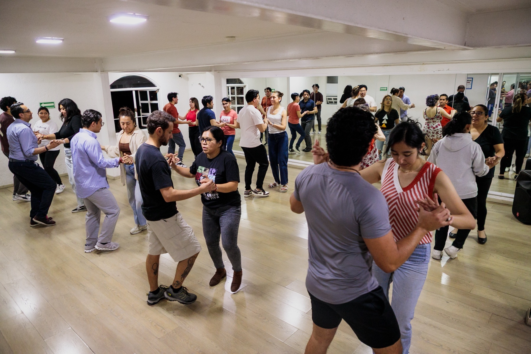 Clases y comunidad en Azúcar Dance Studio