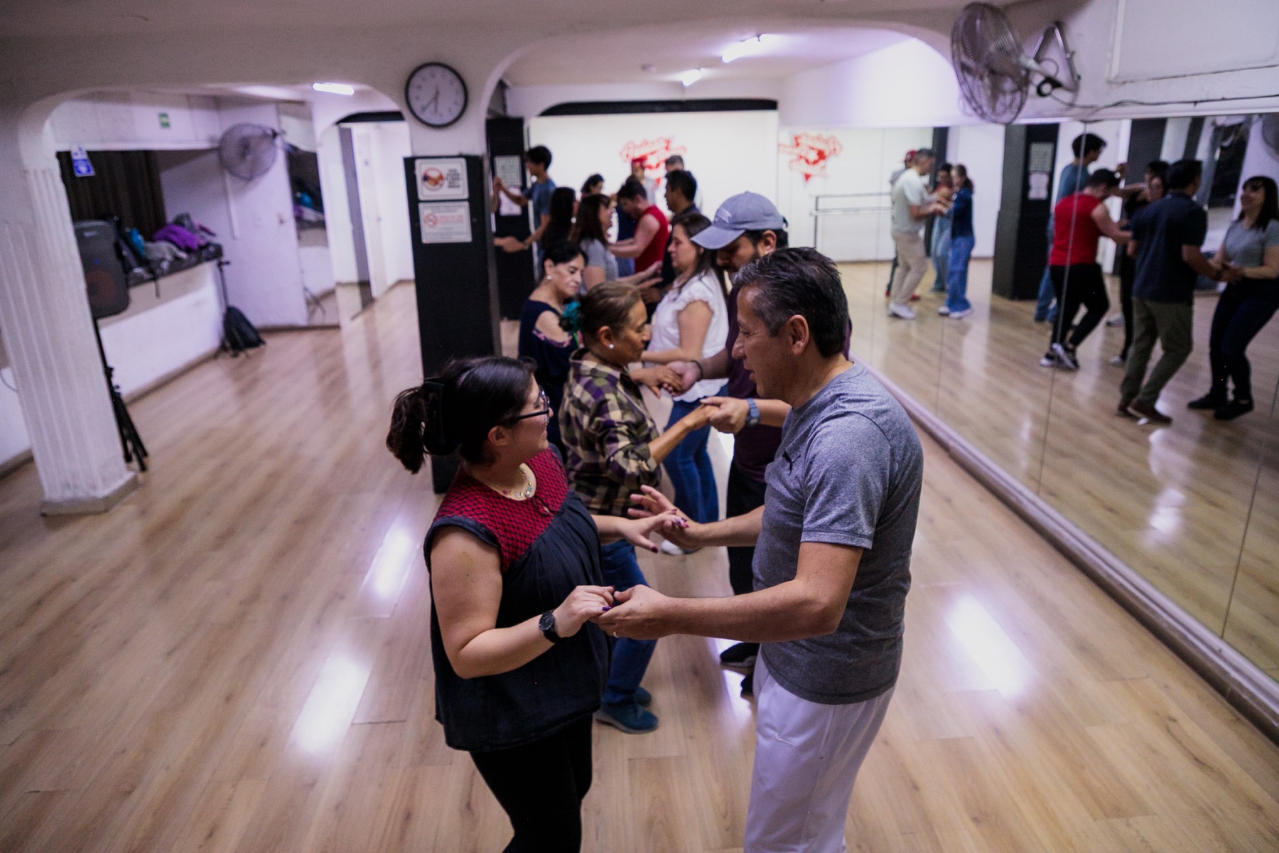 Clases y comunidad en Azúcar Dance Studio